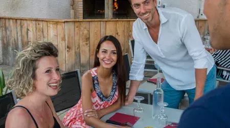 Terrasse du restaurant au camping Les Sables du Midi