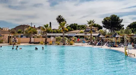 Piscine extérieure du camping Les Sables du Midi